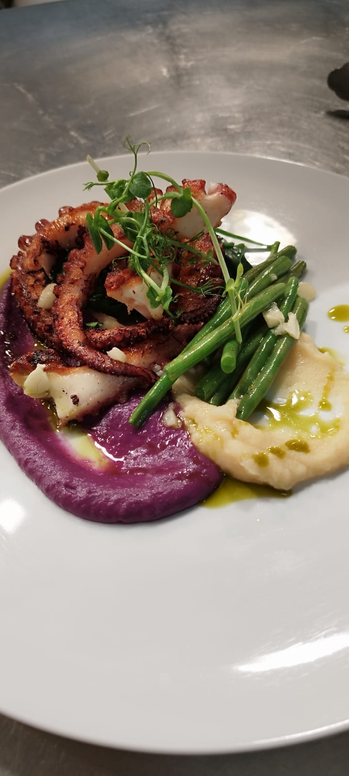 Grilled octopus with purple potato puree and green beans