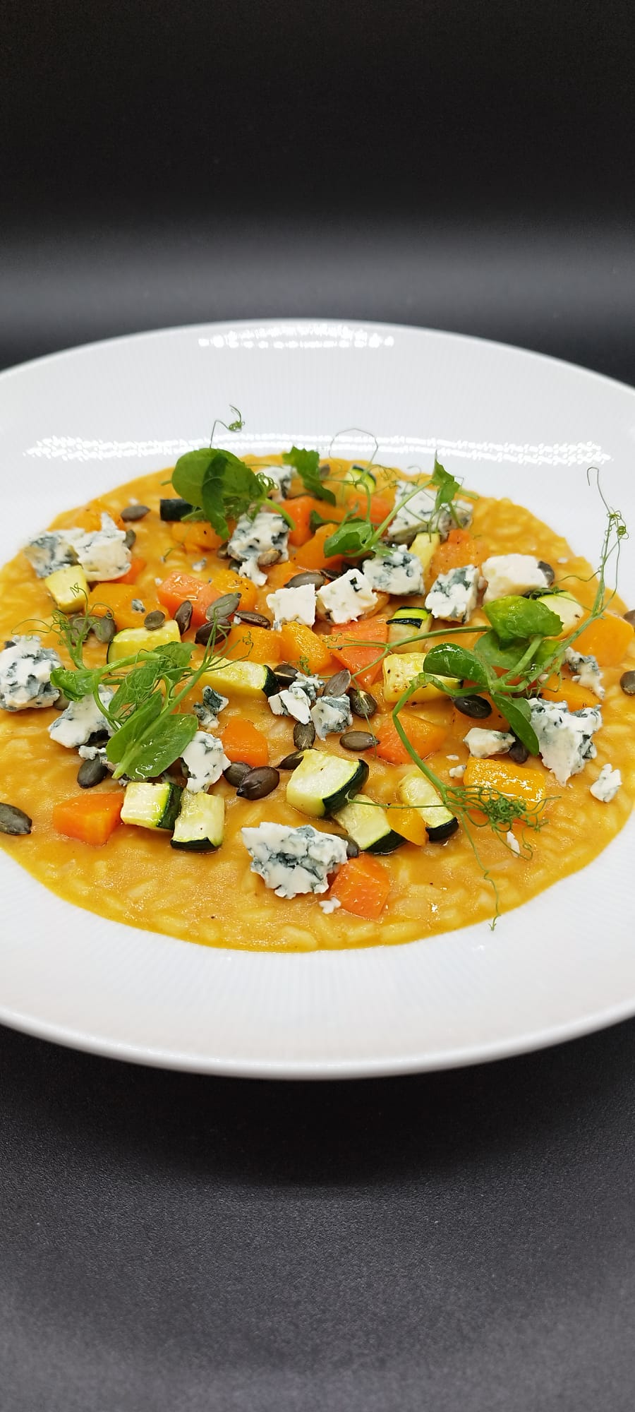 Pumpkin risotto with blue cheese, courgette and pumpkin seeds